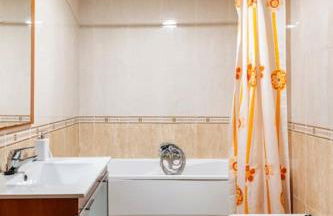 Amplio piso con 4 habitaciones para disfrutar de Málaga con parking gratuito - Photo 10