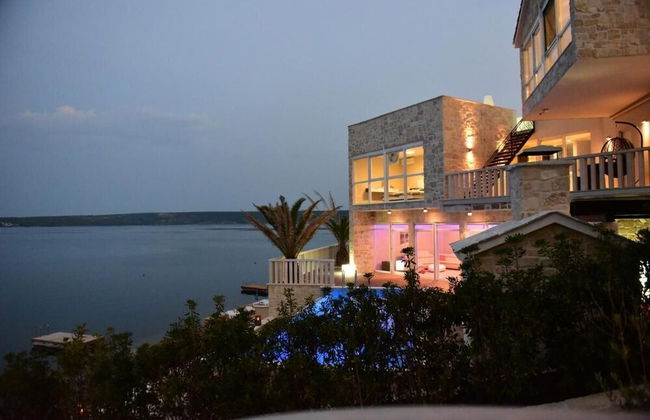 Luxury at Villa Cama - Your Dream Vacation Rental! - Photo 48