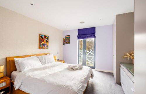 King beds apartment with en-suite, private balcony and elevator by iconic Portobello Market - Foto 27