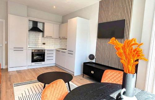 Stunning Apartment-6 Minute walk from Beach-Free Parking - Photo 17