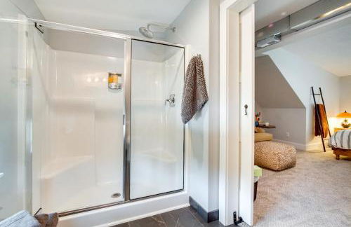 Bright and Sunny Getaway with Bikes 1 Mi to ESU! - Foto 27