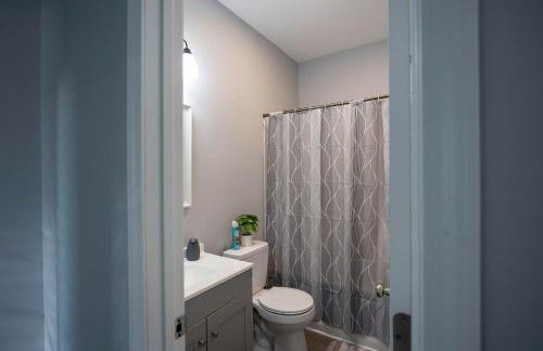 4 Min to Downtown - 11 to Elon - Washer and Dryer - Foto 28