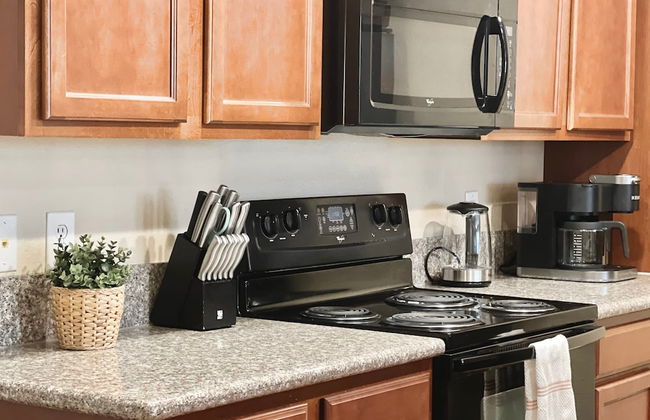 Relaxing 2-br Apt With Pool Hot Tub Gym - Photo 31