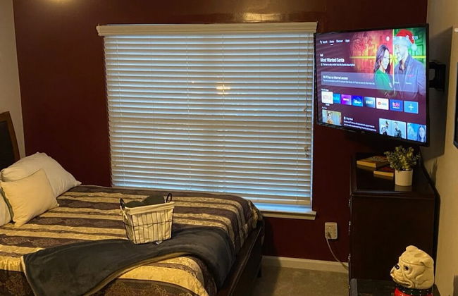 4 - Bed home, w/ Cali King Bed - 12 mins. to DTWN - Photo 14