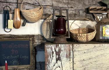 Redesign Wooden Cabin with Jacuzzi and Front Porch in North Carolina - Foto 19