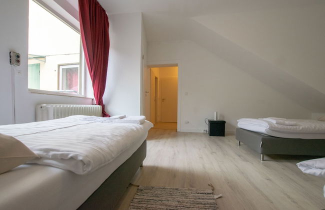 Spacious House - Photo 21