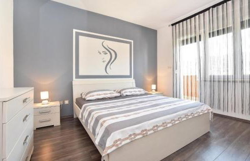 Four-Bedroom Apartment In Srinjine - Photo 13