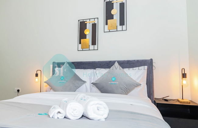 Bloomfields Stunning STU in Reflection - Photo 4