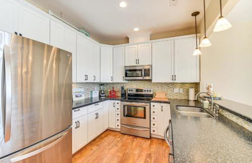 Walk to Beach: Home w/ Pool Access in White Stone - Photo 8