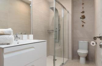 Stunning Beachfront apartment with Sea Views - Foto 11