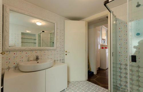 JOIVY Exclusive 3-bedroom flat near Cathedral of Genoa - Foto 72