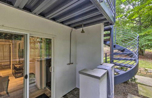 Unique Southampton Getaway with Rooftop Deck! - Foto 33