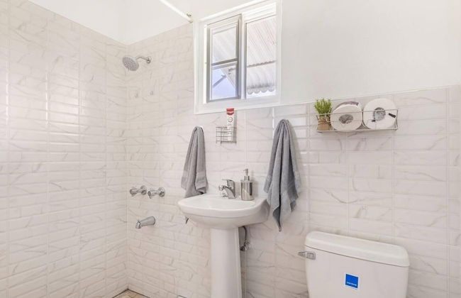 Serenity 2-bed Apartment in Port Antonio, Portland - Photo 7