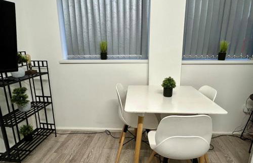 Base is a lovely place to unwind after a long day - Foto 25