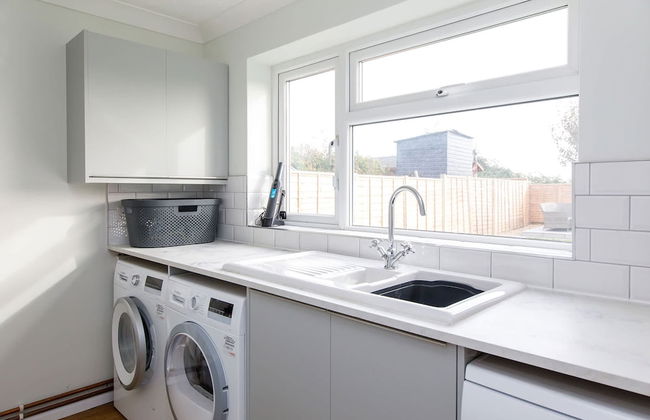 Coastal Retreat for 8 With Hot Tub - Walk to Beach - Foto 72