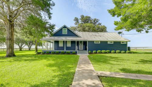 Fire Pit, Pickleball, Pool! Schulenburg Farmhouse - Foto 3
