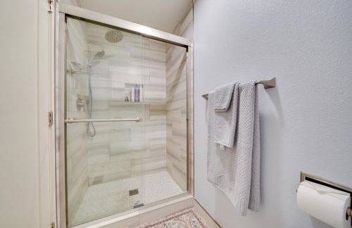 Luxe Redmond Family Home Sauna, Solarium and Creek - Foto 15