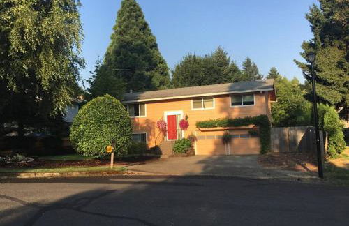 West Linn Relaxing Entire Home WiFi TV Yard BBQ Eateries - Foto 22