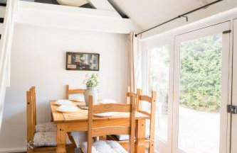 Cosy Cotswolds Farm Stay with Log Burner - Peaceful Winter Retreat - The Dairy - Foto 42