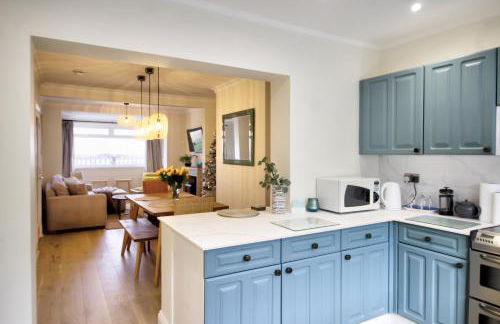 Amazing sea views and hot tub - Photo 1