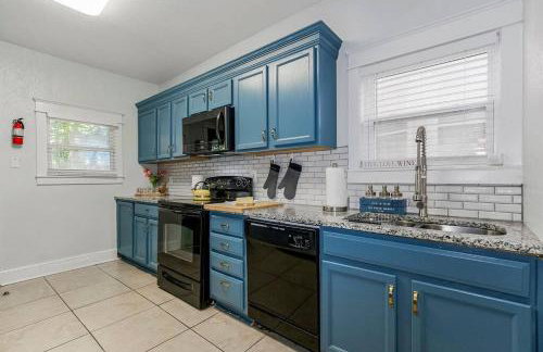 Modern Comfort in Historic Charm: 4BR KC Retreat - Foto 35