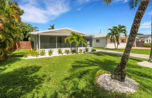 Little Beach House w/ POOL&SPA - 5 minutes to Vanderbilt Beach (Pet Friendly) - Photo 34