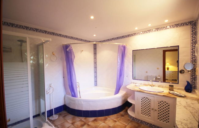 Private & Luxurious Villa With Pool - Lots of Space & Short Walk to the Sea - Foto 22