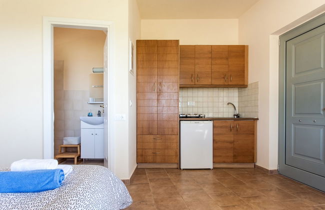 Absolute Villa by Stylish Stays - Photo 13