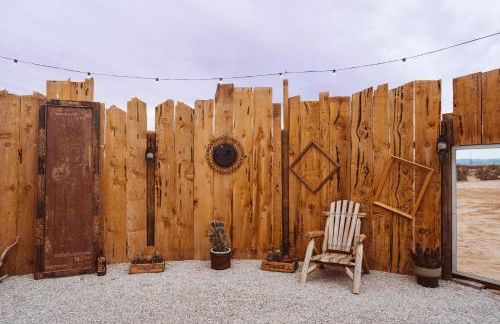 Romantic Desert Escape - Stargazing Dome, Hot Tub, Fire Pit, Hammocks, Cowboy Pool - Foto 32