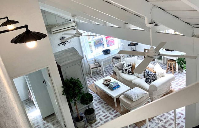 One Wee Cottage, A Romantic Secluded Provincial Abode Surrounded by Vineyards - Foto 1