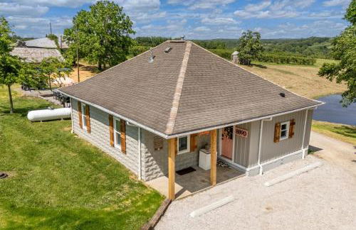 Historic Farm Cottage on 800-Acre Orchard - Foto 26