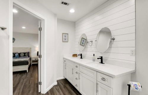 Ocean - 5 Beds Retreat with Pickleball, Arcade, Grill & Beach Access! - Foto 24