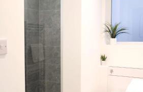 Lovely 2 Bed Apartment w Garden near Northampton - Photo 10