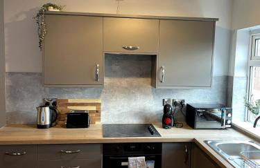 Central Industrial Chic 2-Bedroom Flat - Photo 5