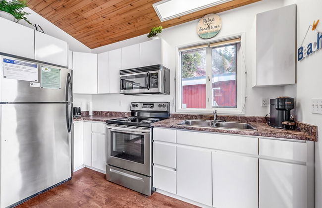 Beautiful Cozy Cabin on Lake Okanagan - Photo 6