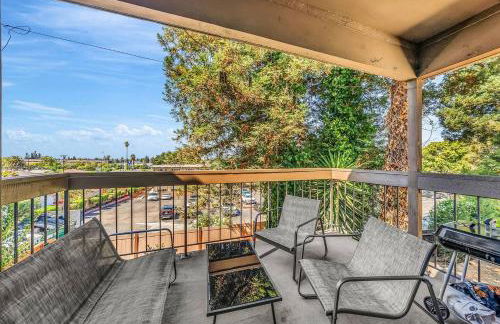 Modern Bay Area Retreat | Balcony + Private Patios - Foto 12