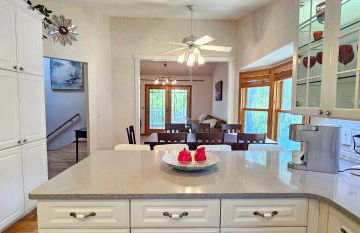 Nature's Blissful Haven - King Bed & Heated Garage - Foto 8