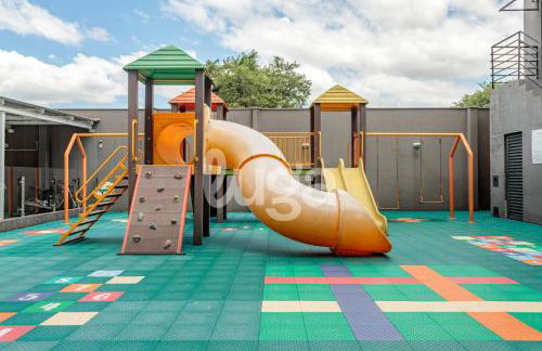 Acogedor con Área de Ocio, Minimercado y Parque Infantil - Foto 7