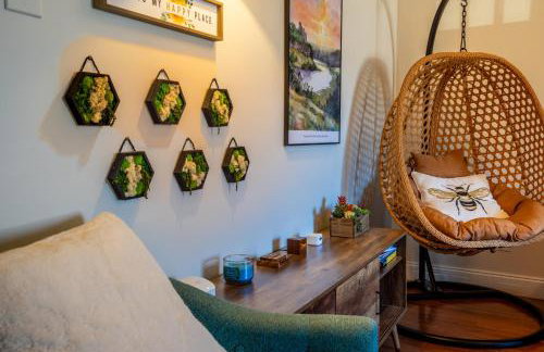 Main Retreat with King Bed in Master and has Garage - Photo 10