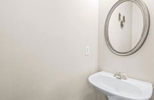 Charming MultiLevel 4 bedroom Townhouse - Foto 7