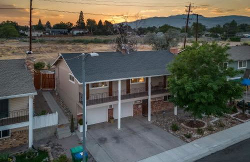 MtnCity Views 4BR Firepit FamilyRetreat NearUNR - Foto 61