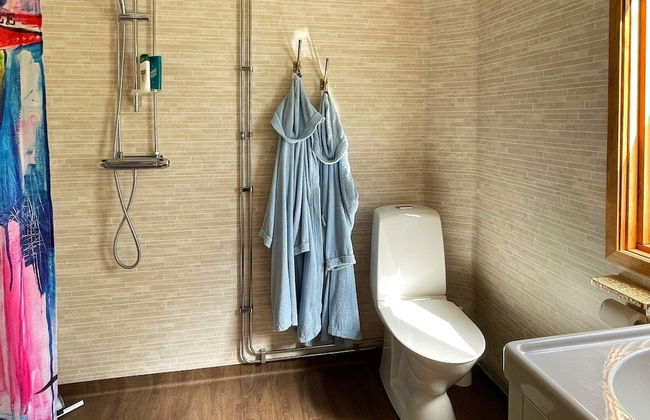 Bright Holiday House by the Lake - Photo 10