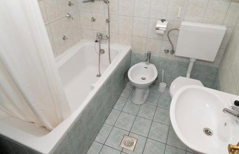 5 Bedroom Amazing Home In Bogatic - Foto 26