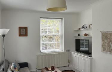 Cosy 5 Bed Apartment in Highgate - Photo 22