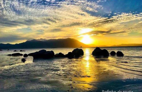 Ap cozalinda ar-condicionado a 6km do Aeroporto de Floripa - Foto 24