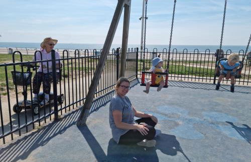 Driftmark Beachfront location Aberavon Beach Sea Views Large Driveway parking private site fibre optic wi fi - Photo 25