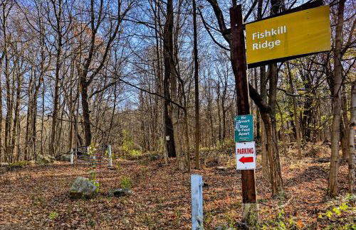 Charming Beacon Apt with Fire Pit Near Hiking! - Photo 23