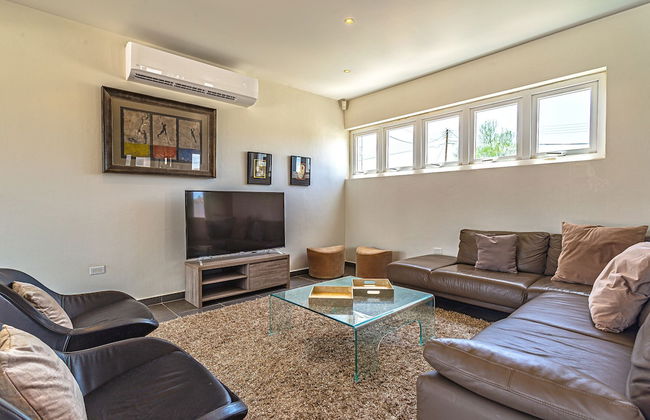 Stunning Modern Home, Near Beaches Full AC - Foto 13