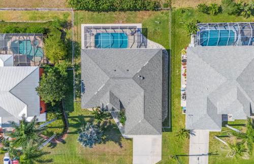 Sunny 4BR with Screened in Pool and Lanai - Foto 35