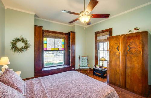 Granbury Home with Fire Pit, Walk to The Square! - Foto 18